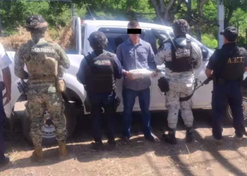 Los agentes localizaron un paquete con hierba seca con características de la marihuana.