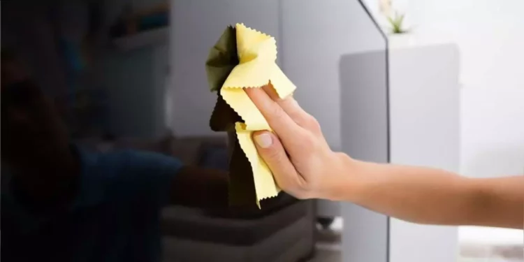 ¿Cómo limpiar tu televisor y CPU sin dañarlos?