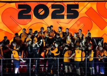 Oscar Piastri, ignorado en la celebración del GP de Singapur 2025