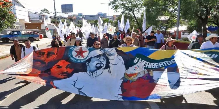 Foto: Adrián Gaytán // Miles de militantes de esta organización social marcharon por las principales calles de la ciudad en exigencia de justicia.