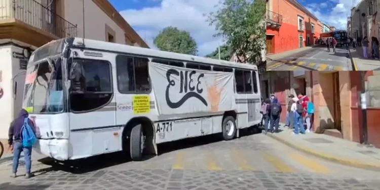 VIDEOS | ¡Bloquean el centro de Oaxaca! Normalistas exigen cumplimiento de acuerdos y ahogan la movilidad