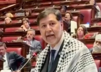 De llorar por Palestina a pasear por Cataluña: Controversia por el viaje de Fernández