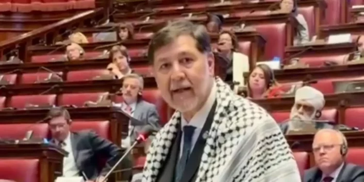 De llorar por Palestina a pasear por Cataluña: Controversia por el viaje de Fernández
