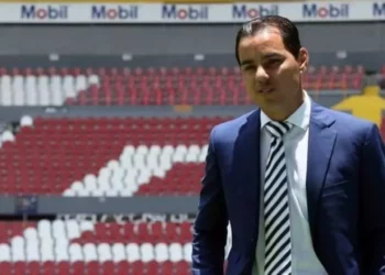 ¡Sale Omar Bravo, entra Lorena Ochoa!