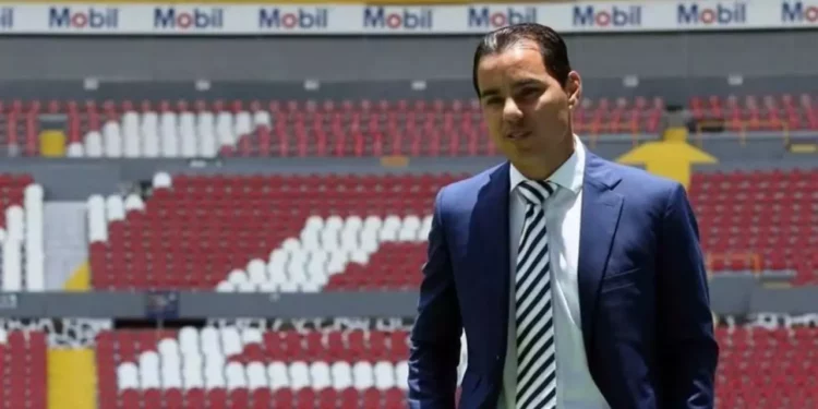 ¡Sale Omar Bravo, entra Lorena Ochoa!