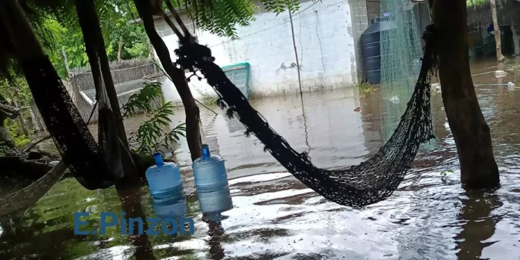 San Mateo del Mar inundado por desfogue de la presa de Jalapa del Marqués