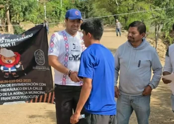 Se realizó la entrega de premios a los ganadores de la rama varonil y femenil, la cual estuvo a cargo del presidente municipal de Huajuapan.