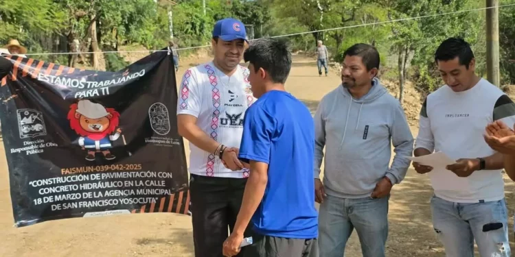 Se realizó la entrega de premios a los ganadores de la rama varonil y femenil, la cual estuvo a cargo del presidente municipal de Huajuapan.