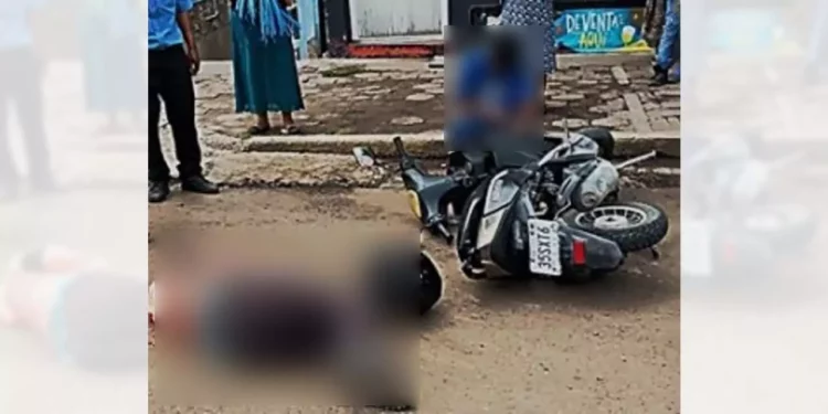 Taxista ocasiona accidente y deja a dos motociclistas lesionados.