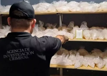 Un operativo conjunto de fuerzas federales asegura un cargamento millonario de metanfetamina en un domicilio de Culiacán, Sinaloa.