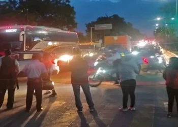Bloquean la 190 en Santa Rosa por 24 horas sin energía eléctrica