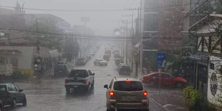 Suspenden clases por lluvias en 3 regiones de Oaxaca; ¿cuáles son?