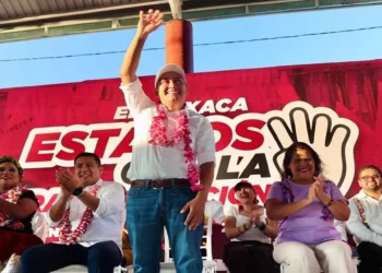 Recibe Nino Morales, cariño y apoyo de sus paisanos istmeños