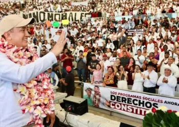 “No tengo derecho a fallarles”, exclama Nino Morales, al rendir cuentas al Pueblo de Oaxaca