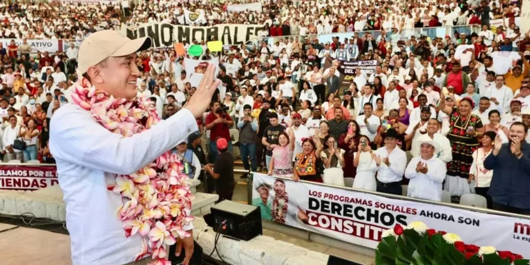 “No tengo derecho a fallarles”, exclama Nino Morales, al rendir cuentas al Pueblo de Oaxaca