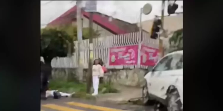 VIDEO | Choque en la colonia Reforma deja a motociclista herido y daños materiales