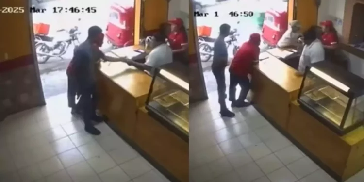 VIDEO | ¡Sin freno la delincuencia! Armados y en mototaxi, asaltan pollería en Juchitán