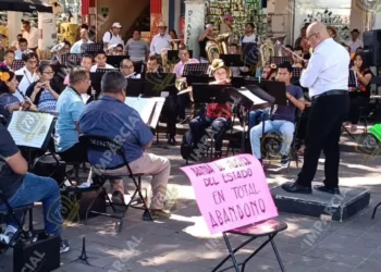 VIDEO | Banda de Música de Oaxaca protesta en el Zócalo y denuncia abandono gubernamental