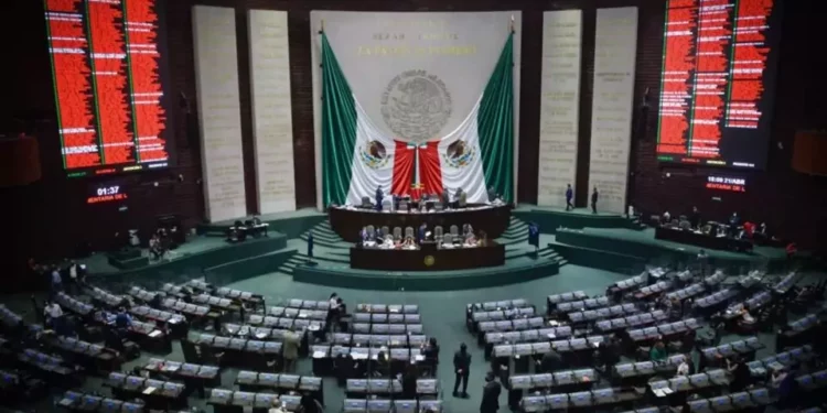 La oposición llamó a escuchar las advertencias de que estas modificaciones dejarán a los ciudadanos en indefensión ante los poderosos.