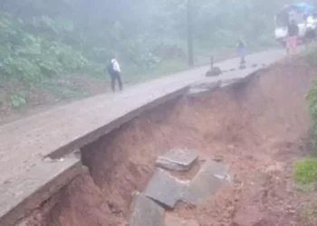Se desmorona la nueva carretera artesanal en Valle Nacional tras intensas lluvias