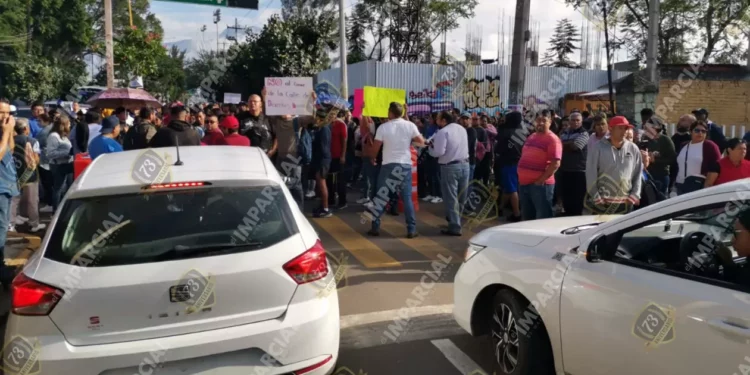VIDEOS | “No se vale que nos cierren el paso”: Protestan por obras del nuevo estadio que afectan a niños con discapacidad en Oaxaca