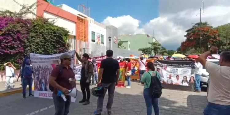 VIDEOS | “Pura mentira”, dice Jara; miles marchan contra ISR