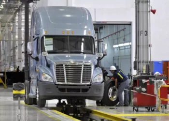 En 2025, Estados Unidos ha importado 32 mil 410 millones de dólares en vehículos de carga y pasaje.