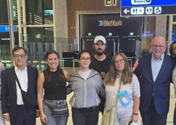 Vuelven a casa los seis mexicanos detenidos en Israel por participar en flotilla humanitaria a Gaza