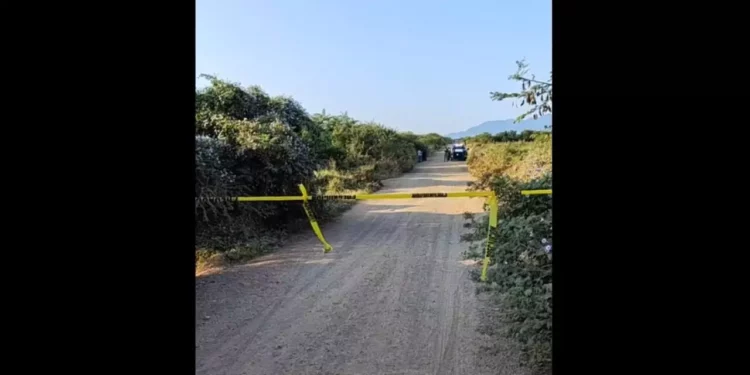 ¡Escalofriante hallazgo! Dos personas maniatadas y con mensaje en camino rural