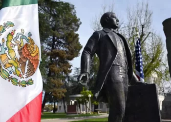 En EU, al menos 10 estatuas de Juárez; la historia de la erigida en Fresno, California