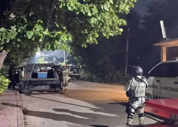 El mototaxi calcinado que contenía los restos de la víctima se convirtió en un símbolo macabro de la violencia desbordada en Juchitán.