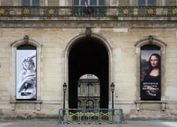 Golpe en el Louvre: Roban joyas de valor incalculable en asalto relámpago