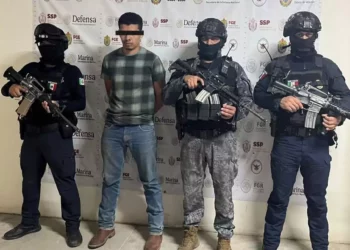 Policías municipales de Santiago Sochiapan y Playa Vicente aseguran a los presuntos responsables de robo de ganado y recuperan los bovinos en la comunidad de La Unión, luego los entregaron a las autoridades correspondientes.