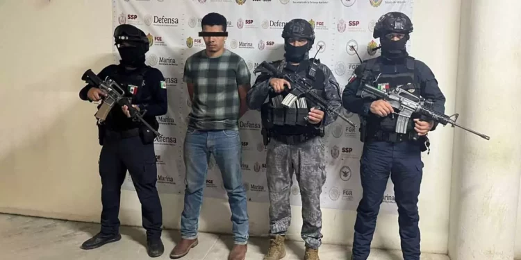 Policías municipales de Santiago Sochiapan y Playa Vicente aseguran a los presuntos responsables de robo de ganado y recuperan los bovinos en la comunidad de La Unión, luego los entregaron a las autoridades correspondientes.