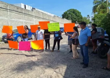 VIDEO | ¡Exigen justicia para Don Timoteo! Perdió una pierna tras ser atropellado por camión repartidor en Puerto Escondido