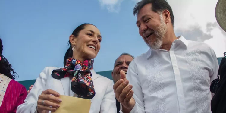 Noroña en vuelo privado de lujo para Asambleas informativas de Morena