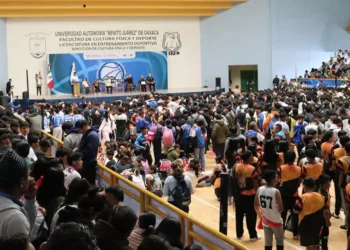 Fotos: Leobardo García Reyes // Así fue el acto de apertura del basquetbol juvenil.