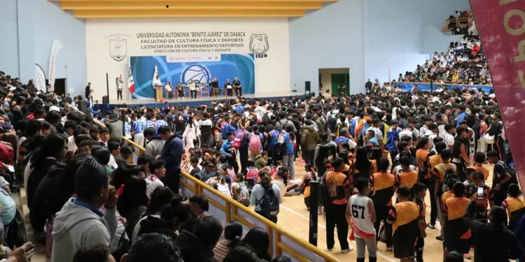 Fotos: Leobardo García Reyes // Así fue el acto de apertura del basquetbol juvenil.