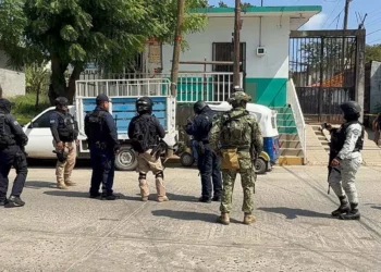 Elementos de la Policía Estatal acordonaron la zona y recuperaron algunos indicios que ayuden con la investigación.