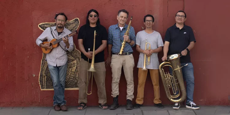 Ensamble Kafka está integrado por los músicos, Steven Brown, Julio García, Facundo Vargas, Onésimo García y Rafael Maldonado.