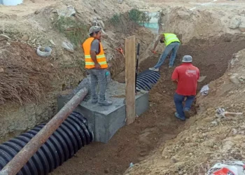 Foto: Gobierno del estado // Eternos, lentos e insuficientes trabajos para rehabilitar o extender la red de agua potable en comunidades de Oaxaca.