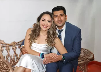 Fotos: Erika Márquez // Fany y Ángel, radiantes durante su boda civil, en un momento que quedará por siempre en su memoria.
