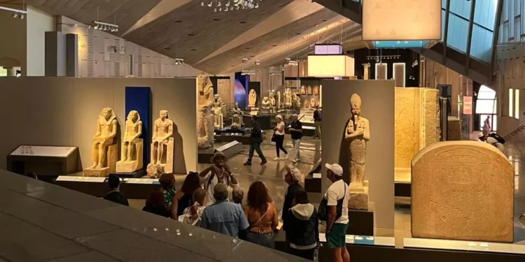 La colección de Tutankamón fue trasladada en un desfile histórico