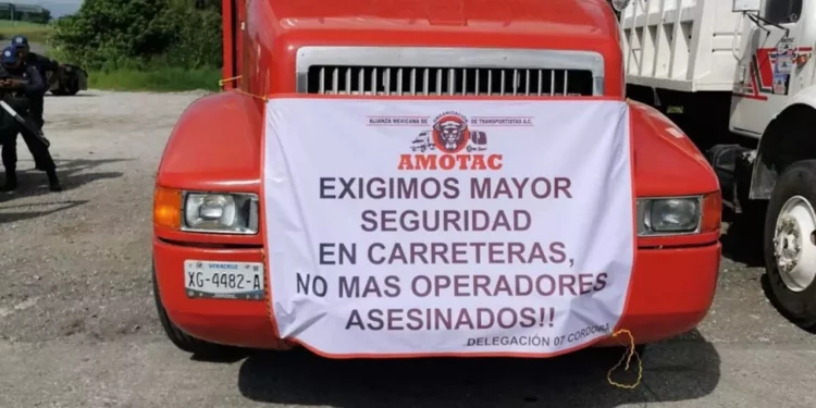 Foto: archivo // A la semana, transportistas denuncian de dos a tres casos de asaltos la Cuacnopalan-Oaxaca.