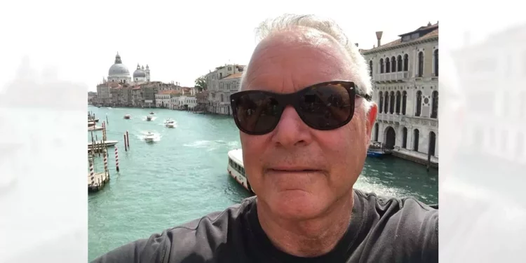 Andrew Glassman se tomó unas vacaciones en Europa, y después vino a realizar obras altruistas a Huatulco.