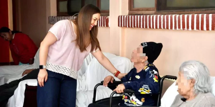 Foto: cortesía // Atención a personas adultas mayores por parte del DIF municipal.