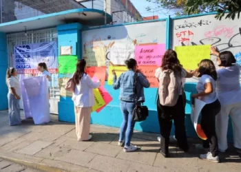 Foto: Adrián Gaytán // Padres de familia en una de las protestas ante el Colegio Francoise Dolto.