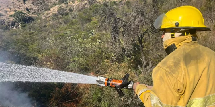 El incendio sucedió en la calle Pedro Morales de la colonia Del Maestro en Huajuapan.