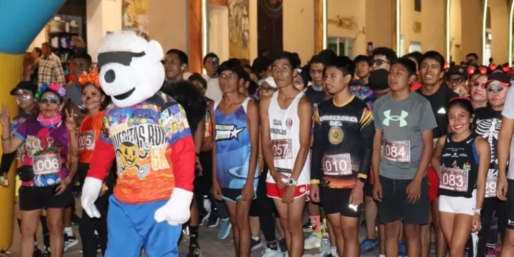 El recorrido de la ‘Calaverita Run’ fue de 5 kilómetros en las calles principales de la ciudad de Huajuapan.