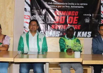 Fotos: Leobardo García Reyes // Fue presentada la convocatoria de la Carrera de Aniversario de Oaxakenia.